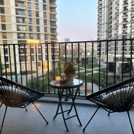 Apartament Waterfront Retreat With Garage And Balcony