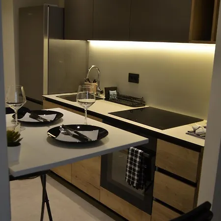 Waterfront Retreat With Garage And Balcony