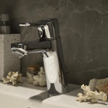 Waterfront Retreat With Garage And Balcony Apartment