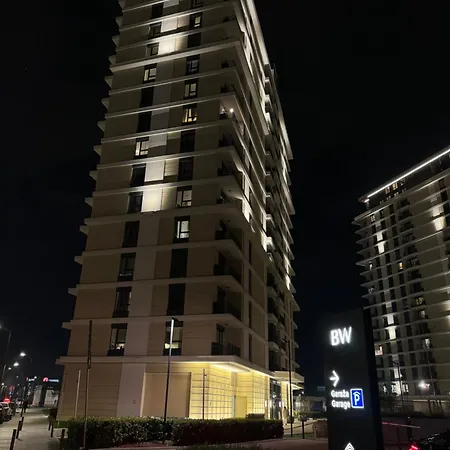 Apartment Waterfront Retreat With Garage And Balcony